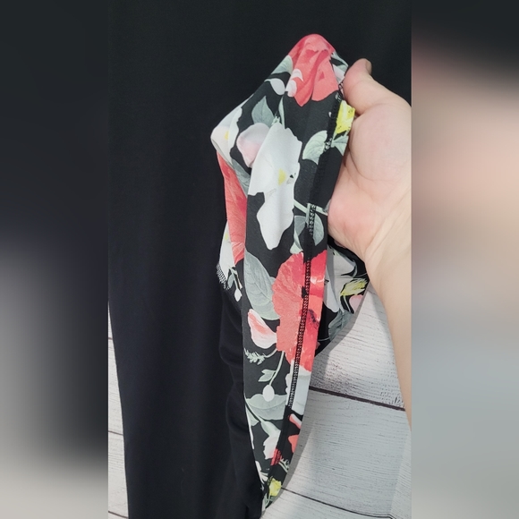 Nwot Reitmans floral print sleeveless blouse - Picture 6 of 10